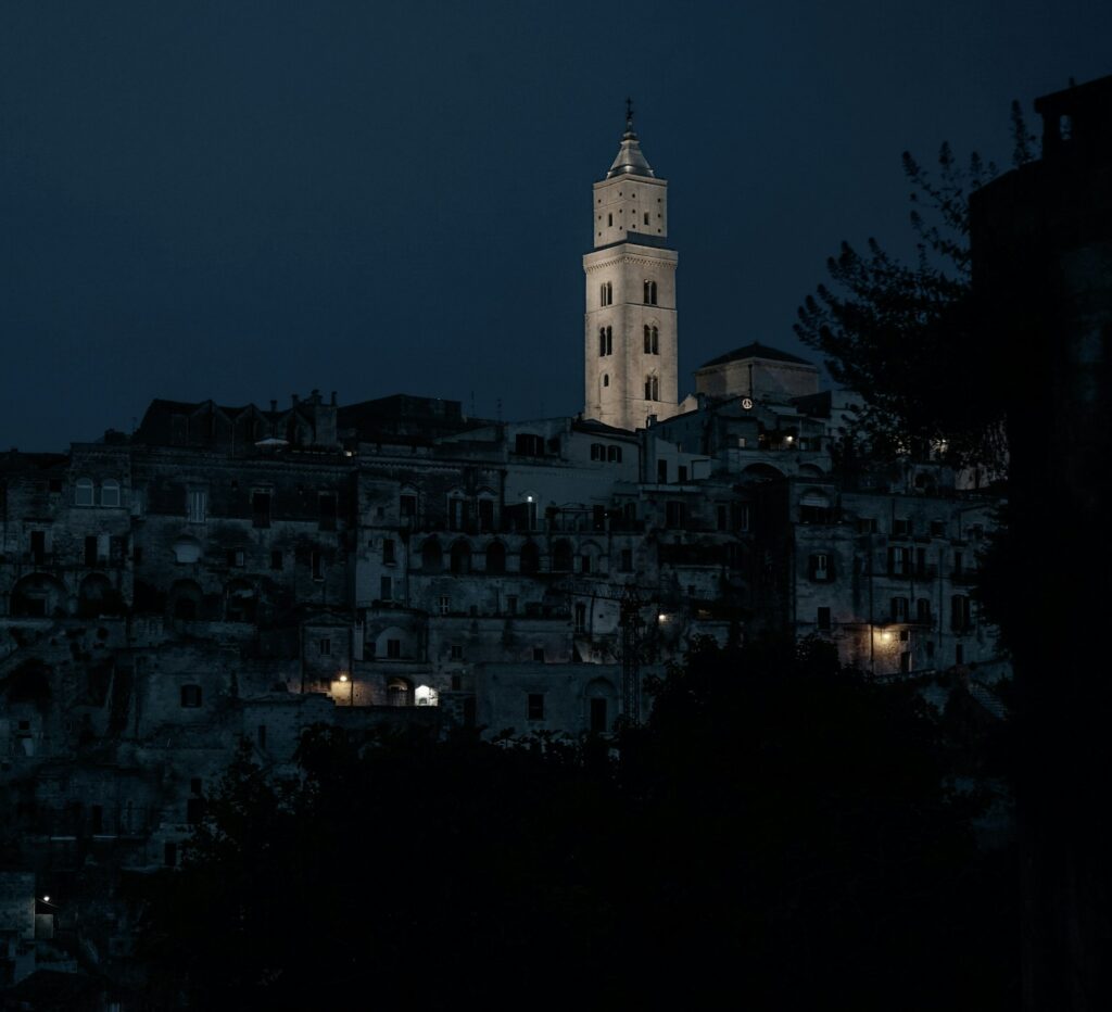 Matera esti fényekben